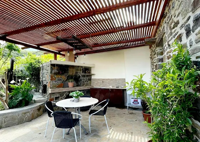 Platipodi Stone House